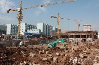 麥積區(qū)重點項目建設(shè)加速推進，建設(shè)工程施工如火如荼